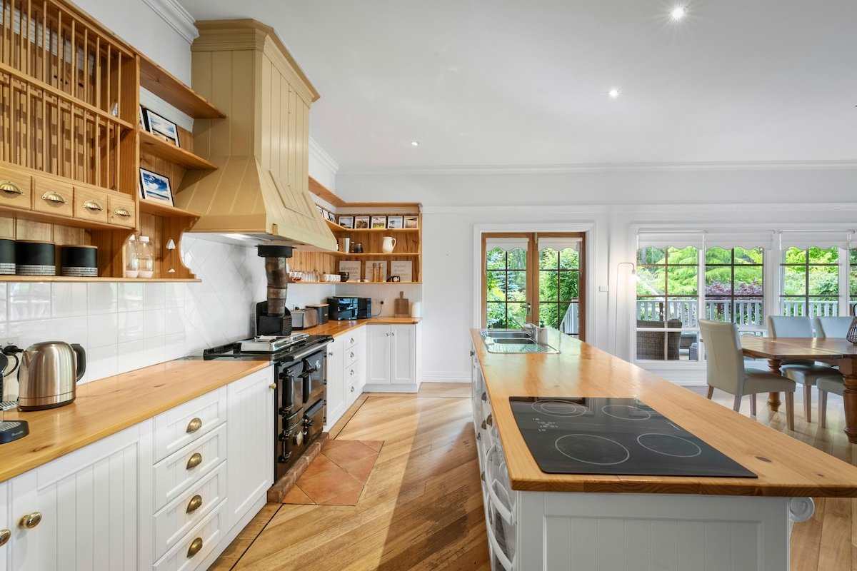 Magical Lucindale – Gorgeous 4 Bedroom House gallery image 4