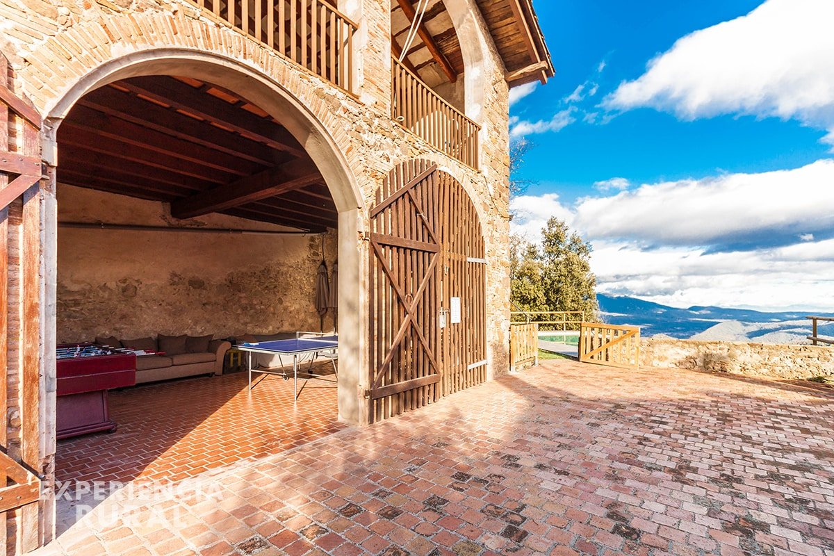 Masía con piscina infinita y vistas panorámicas gallery image 5