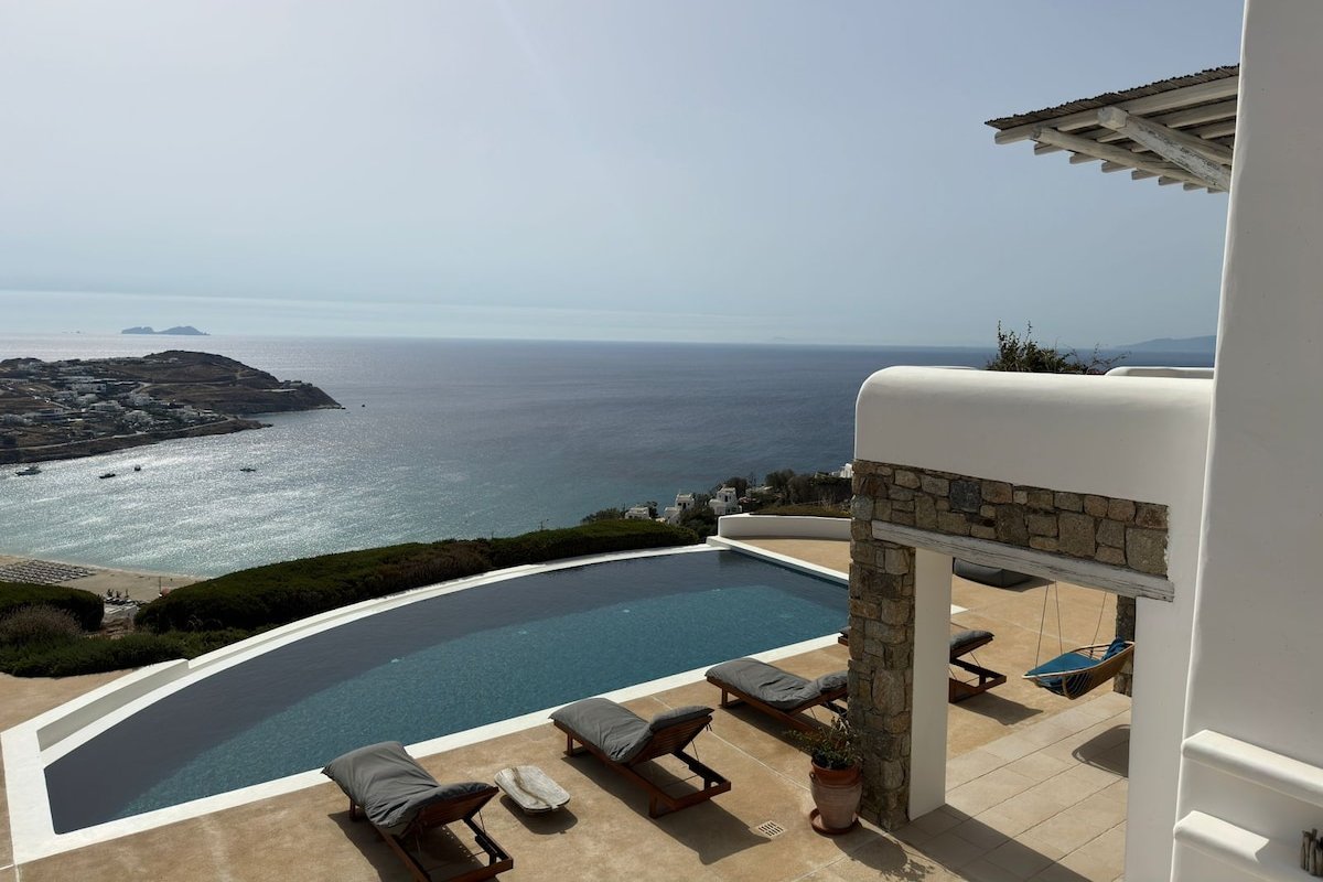 Stunning Villa, INSANE Views, disco, Hotub, Cinema gallery image 4