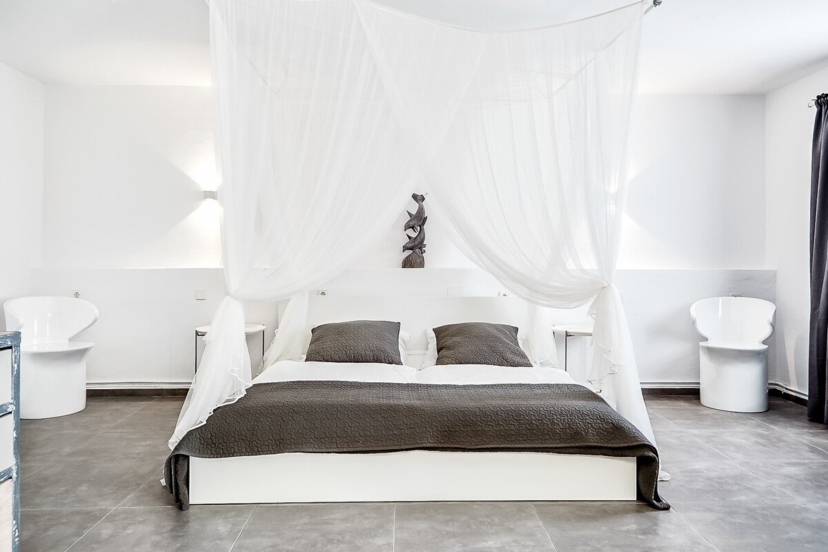 Sea views Es Vedrà- Sunset- 2 Pools- Privacy gallery image 3