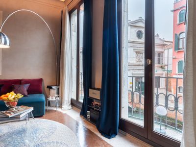 Cà dei Dalmati – Blue Canal View