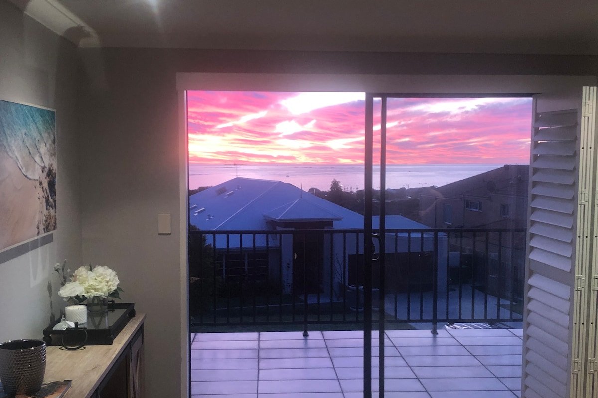 Sunsets by the coast gallery image 3