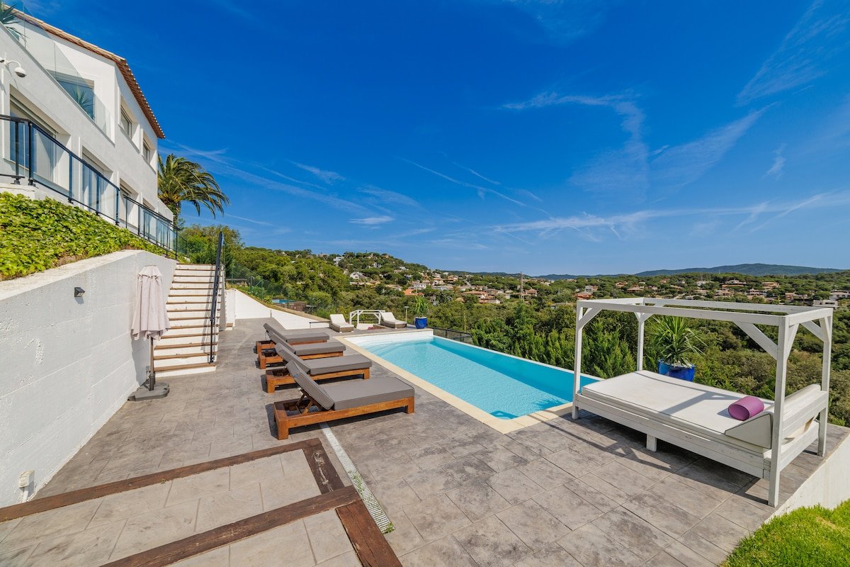 Villa Sea & Mountain View & Game Room 19 Guests gallery image 4