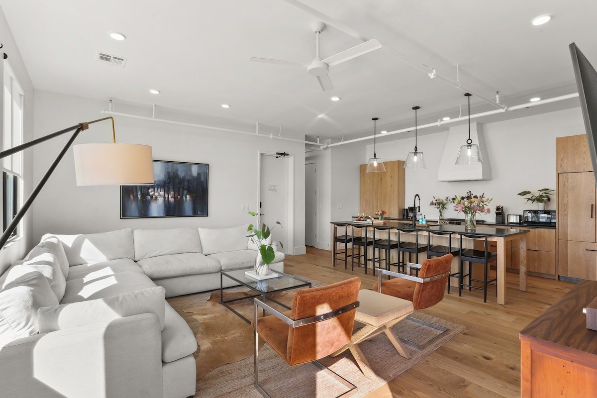 Modern Loft + Walk to The Best of NOLA! gallery image 4