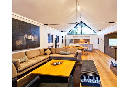 Whitehaven—Stylish Group Retreat with Ocean Views