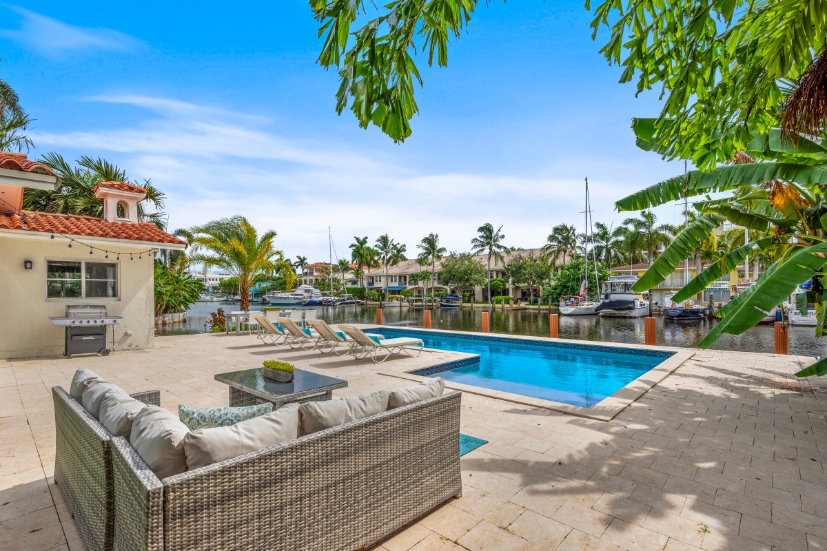 Waterfront home walking distance to Las Olas/Beach