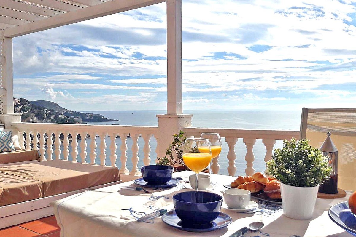 Beautiful villa sea view 300mt from the beach