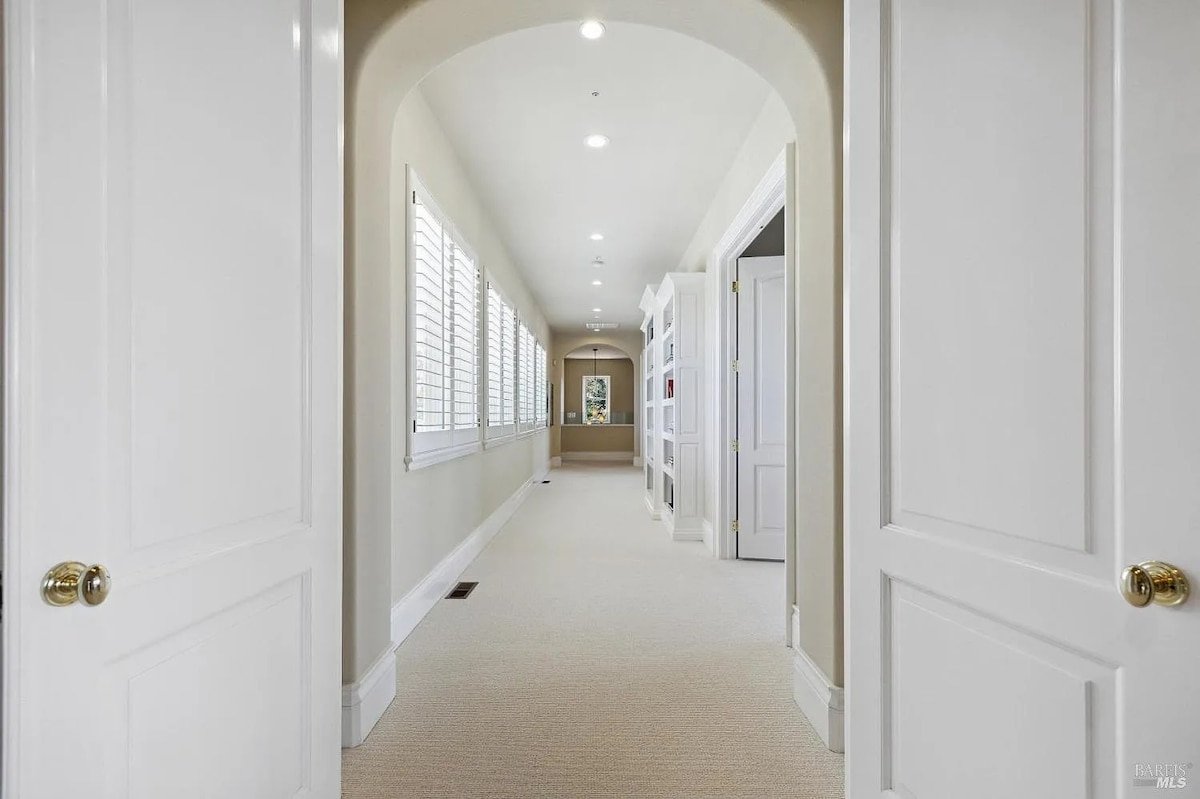 Stunning California Home & Pool gallery image 3