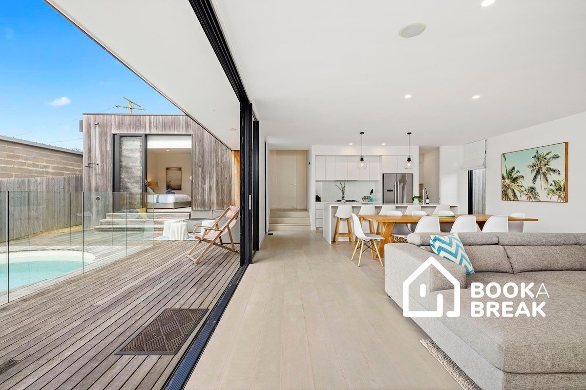 Aqua Luna – Stylish Retreat by Koonya Ocean Beach gallery image 2