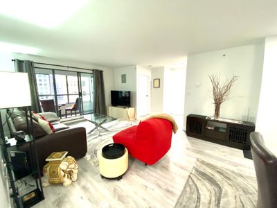 Fabulous DT 2 BR 2 BA POOL+Parking Great Location