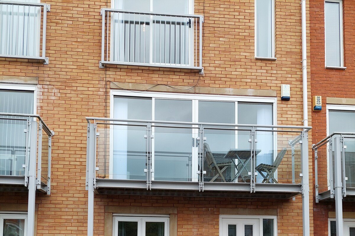 Hulme House. 10 min to Castlefield & Deansgate. gallery image 5