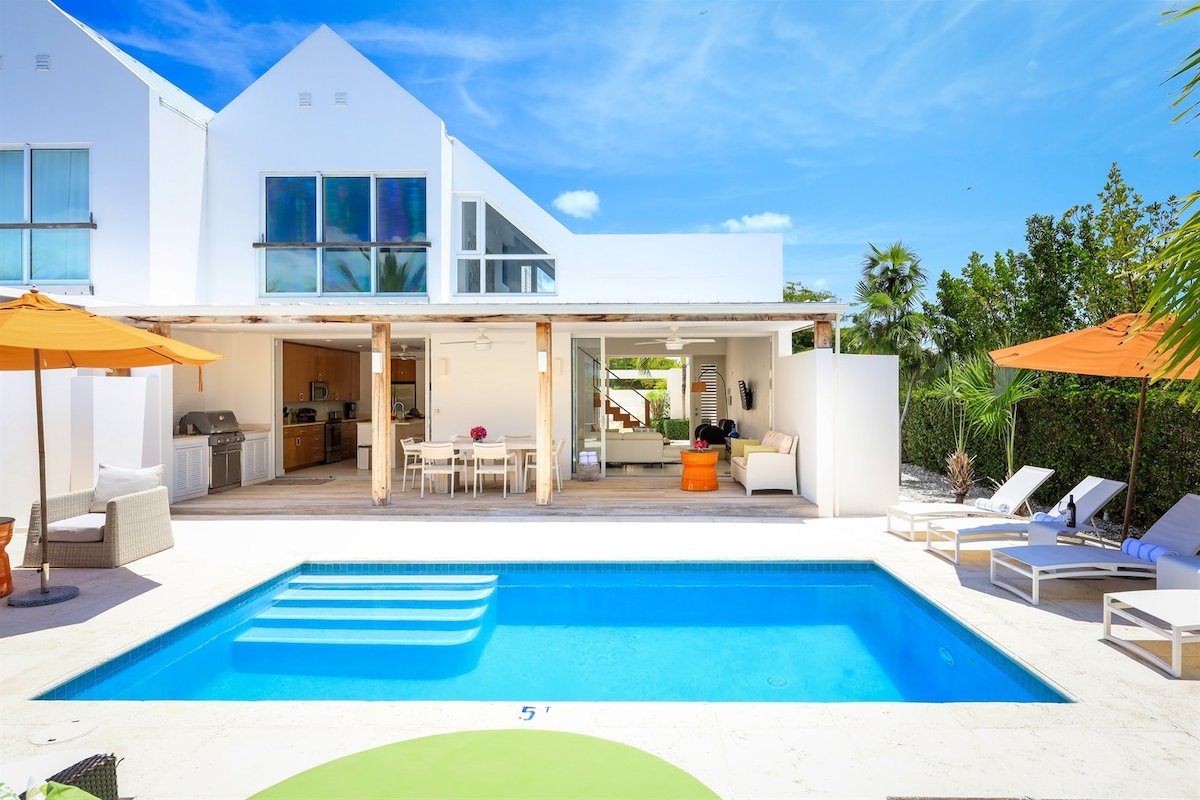 Edge of Paradise: Luxury Villa w/Pool by the Beach