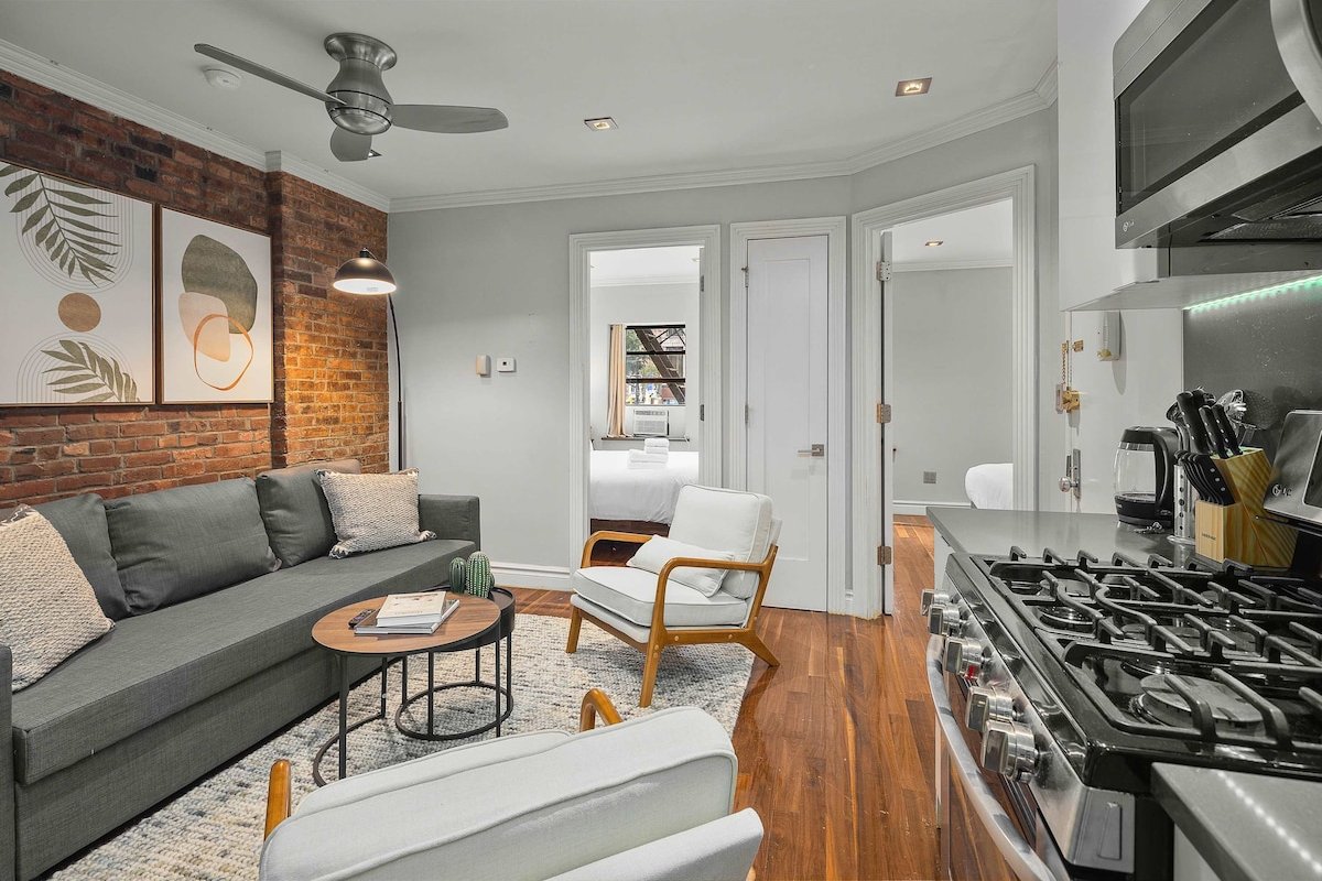 Sleek Midtown East Stay Near Everything gallery image 4