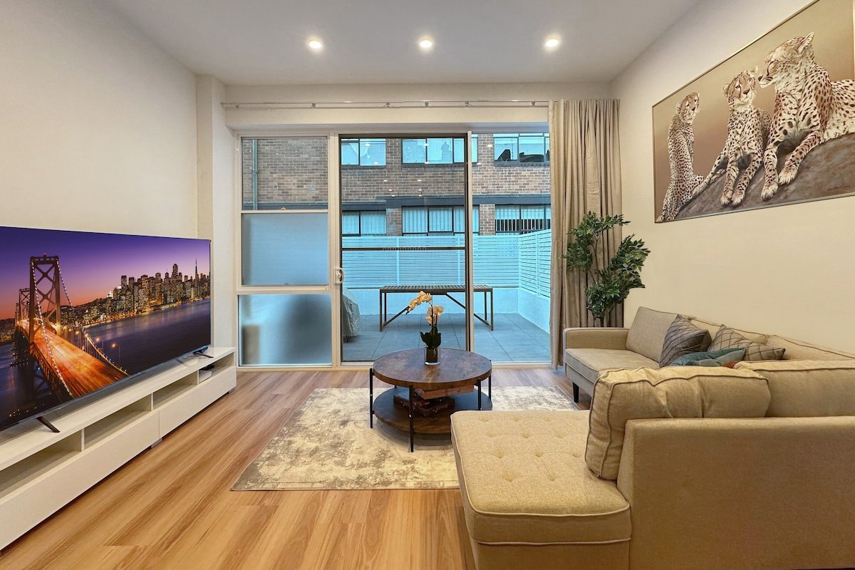 Sydney CBD Renovated Large Terrace King, Queen 5BR gallery image 2