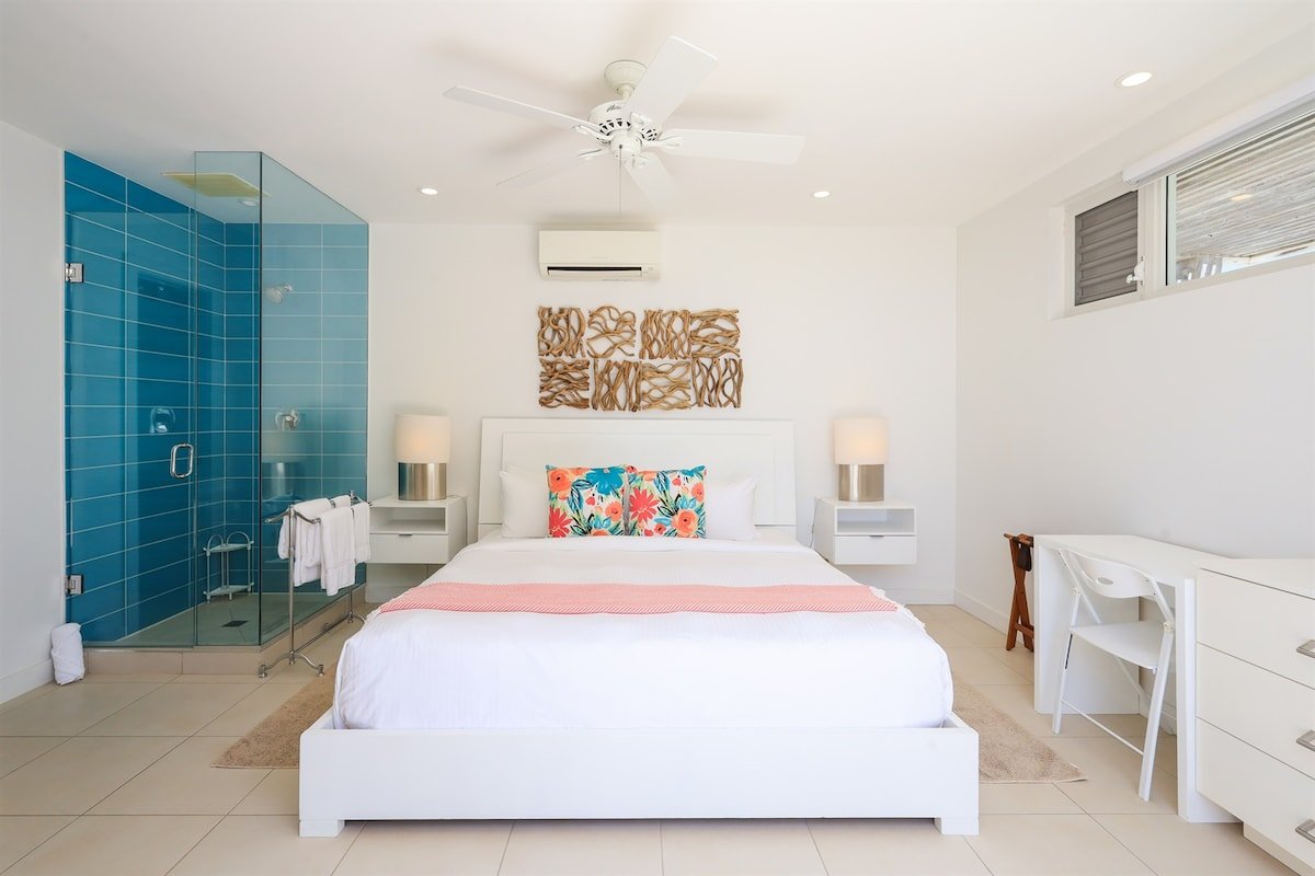 Edge of Paradise: Luxury Villa w/Pool by the Beach gallery image 2