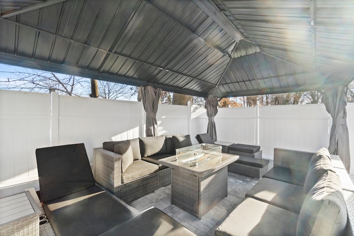 10 bd & 5 ba | Backyard | Near NY & EWR gallery image 4