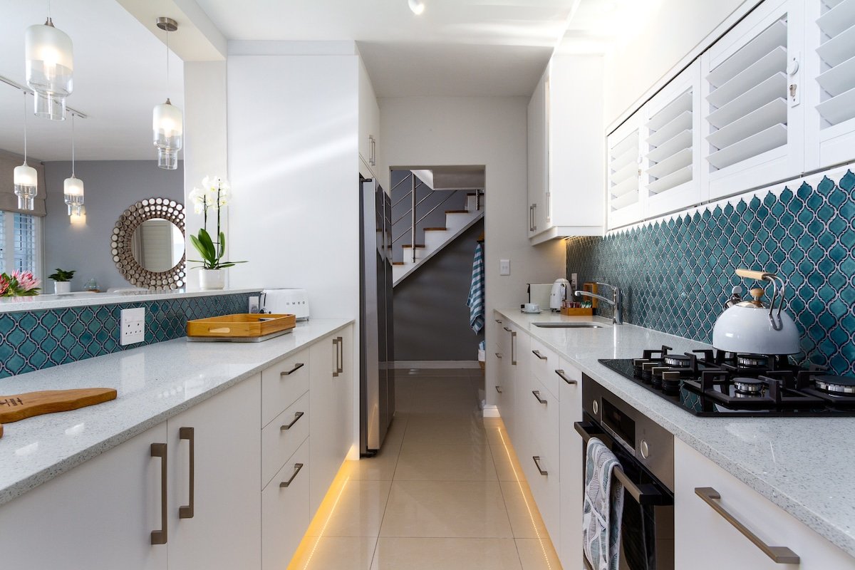 Luxury Home – Ocean, Sunset & Mountain Views gallery image 3