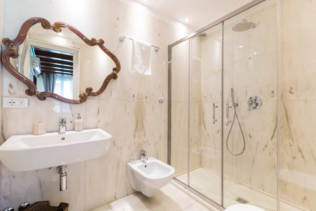 RESIDENCE SUITE IN VENICE gallery image 5