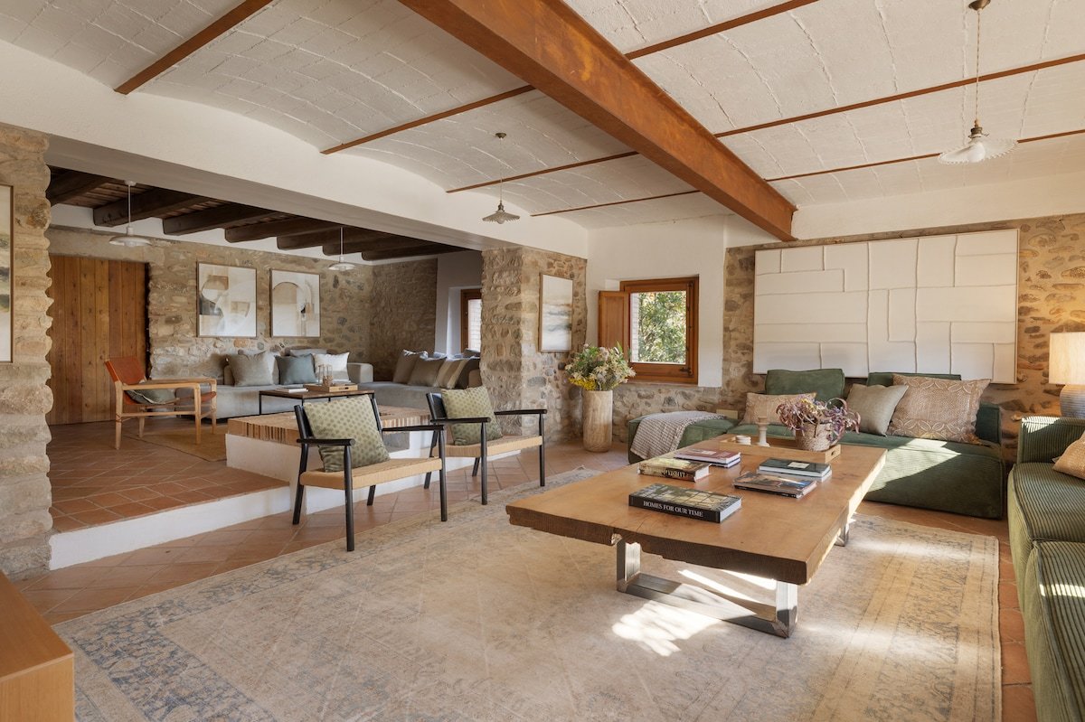 Elegant country house with garden and pool gallery image 5