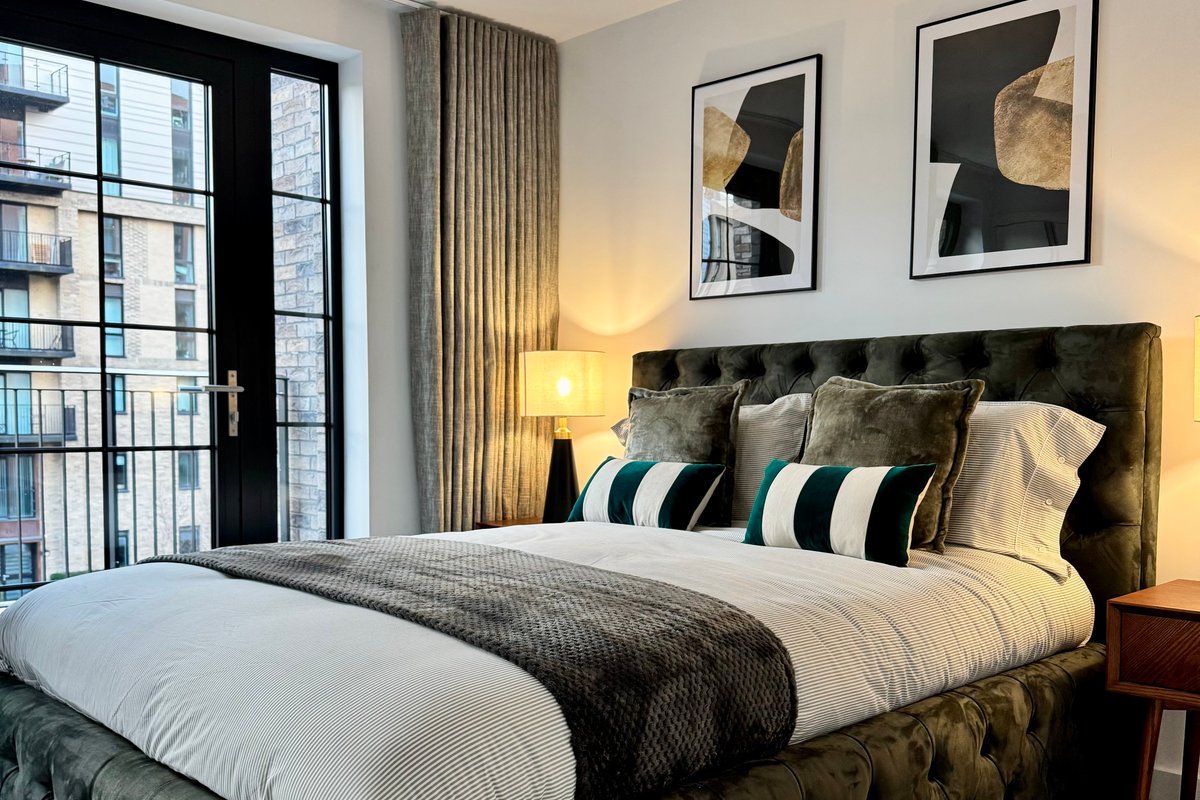 River-Side Retreat 3BR | Balcony | Free Parking