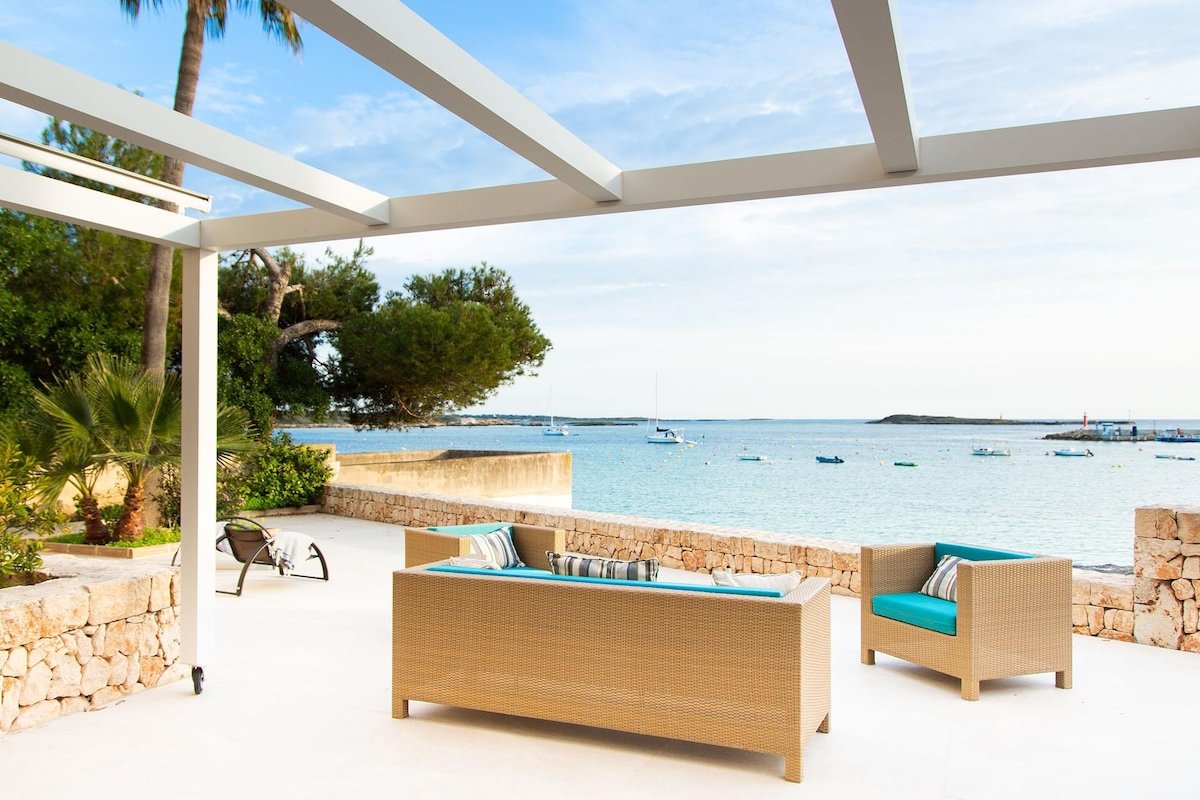 Es Turó, luxury beachfront apartment in Colonia San Jordi gallery image 3