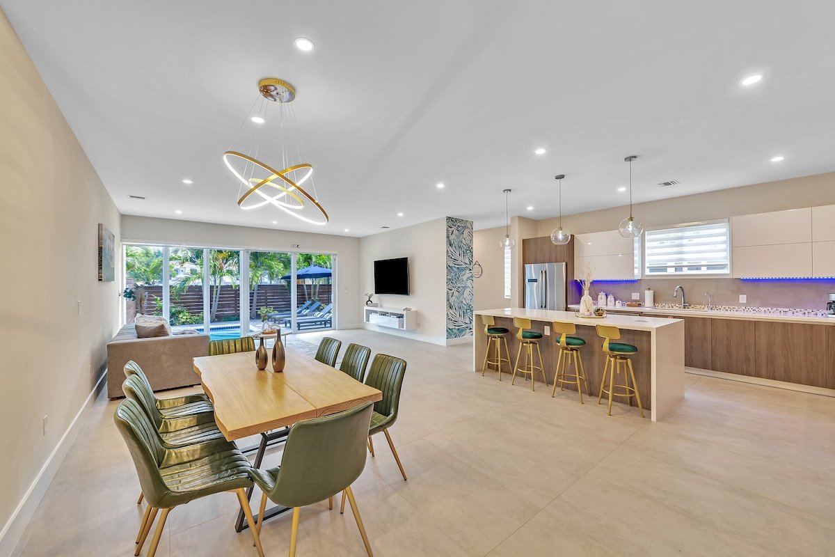 *Luxury Pool Home in Coral Ridge – Dream Stay! gallery image 5