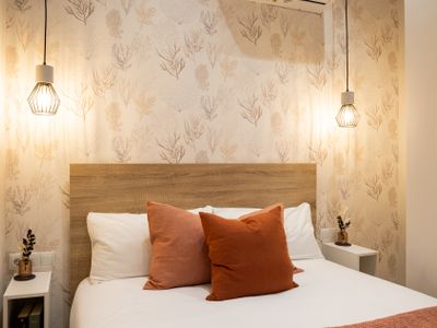 The Serreria Rooms IV by Florit Flats