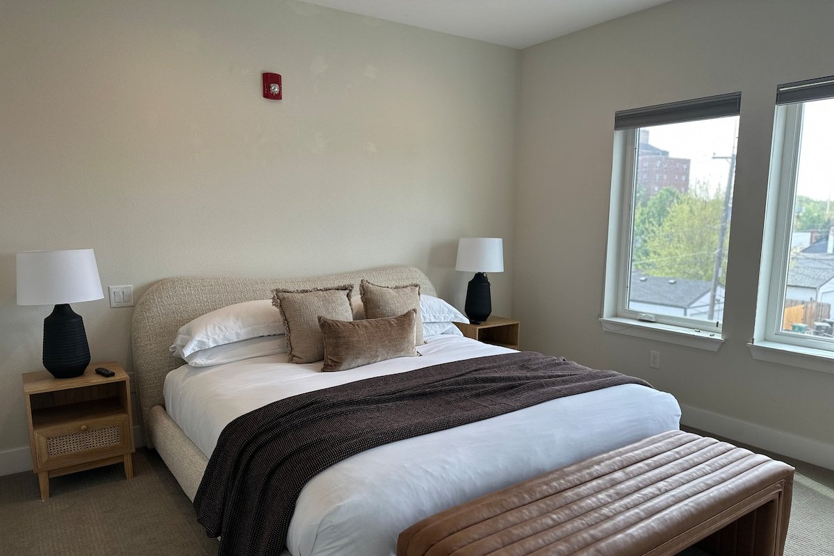 Modern 3 Bed Townhome in Rino w/ Rooftop Deck gallery image 5