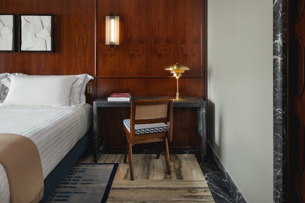 Luxury One-Bedroom Apartment gallery image 3