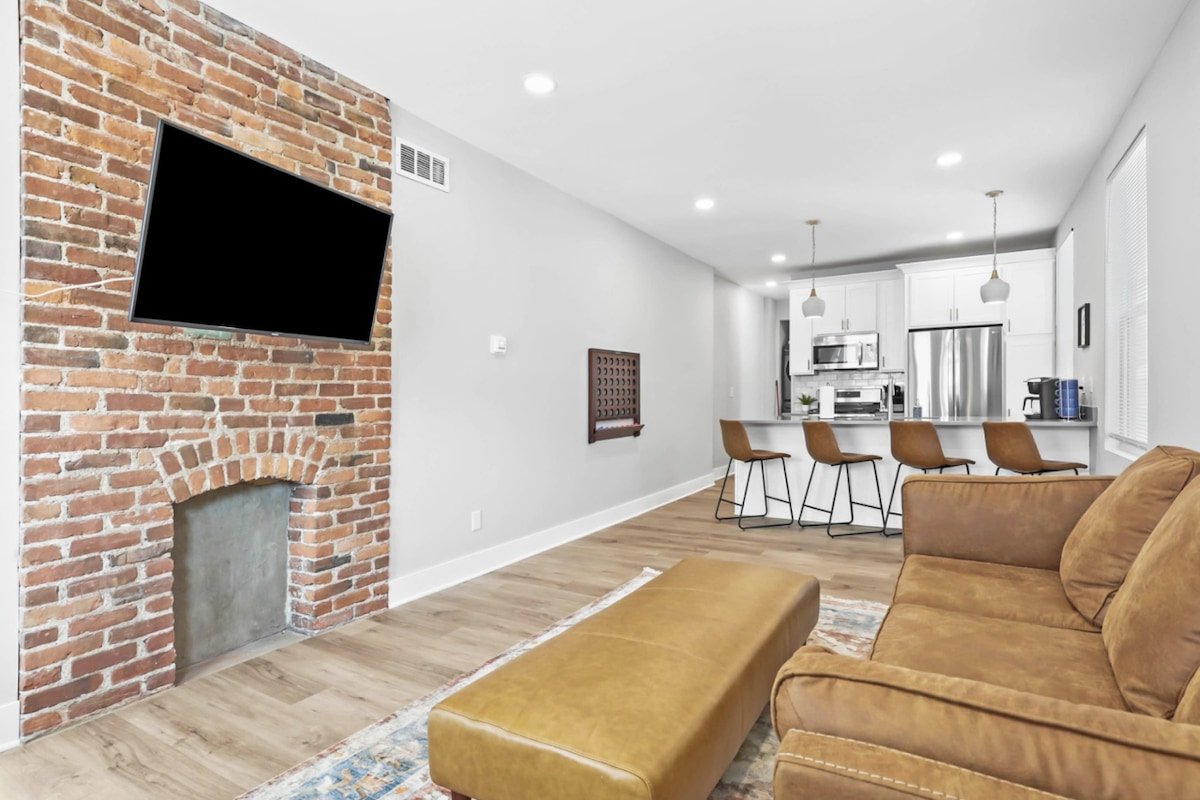 230) Entire Complex/ 2 homes side by side! gallery image 3