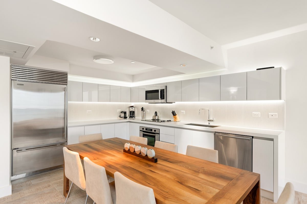 Oceanfront Private Condo at 1 Hotel & Homes -1219 gallery image 4