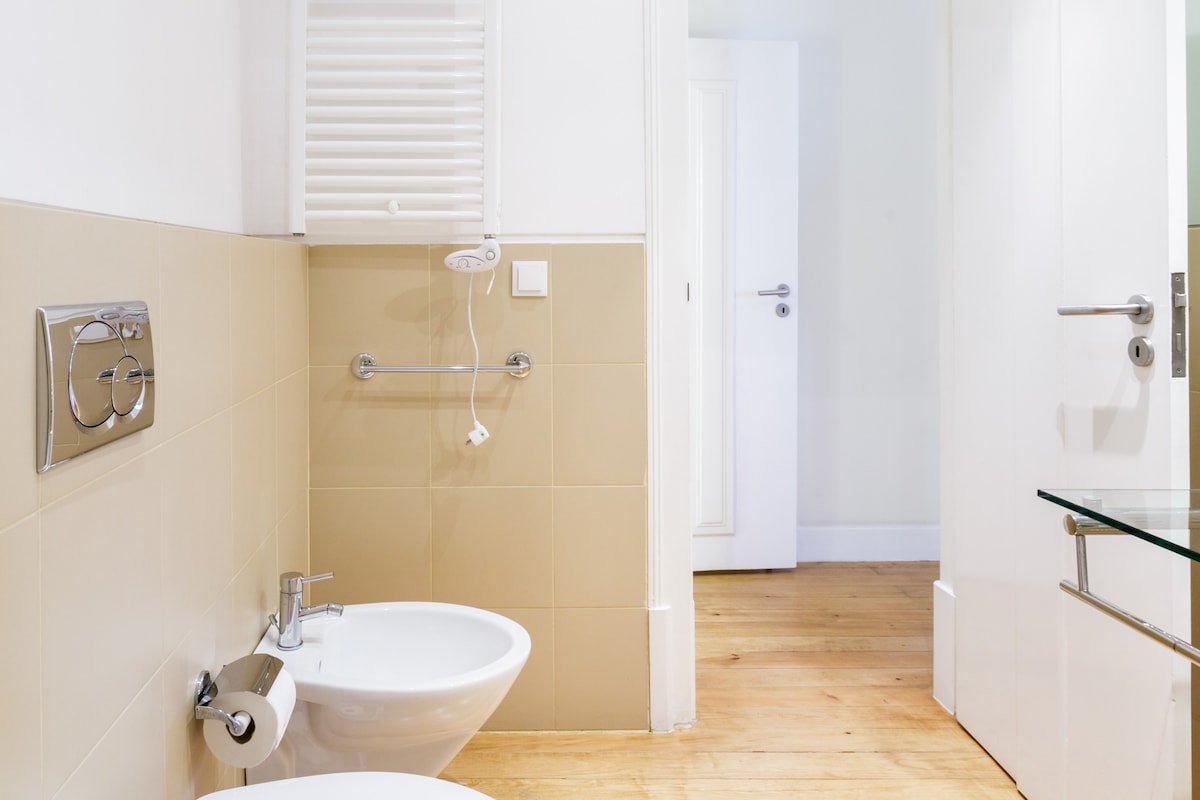 BEST LOCATION-18th Century Charming Apartment! gallery image 5