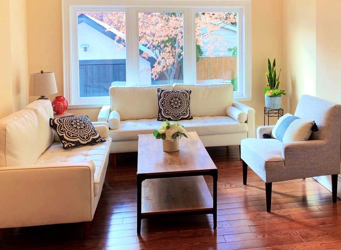 A cozy house- walking distant to High Park &subway