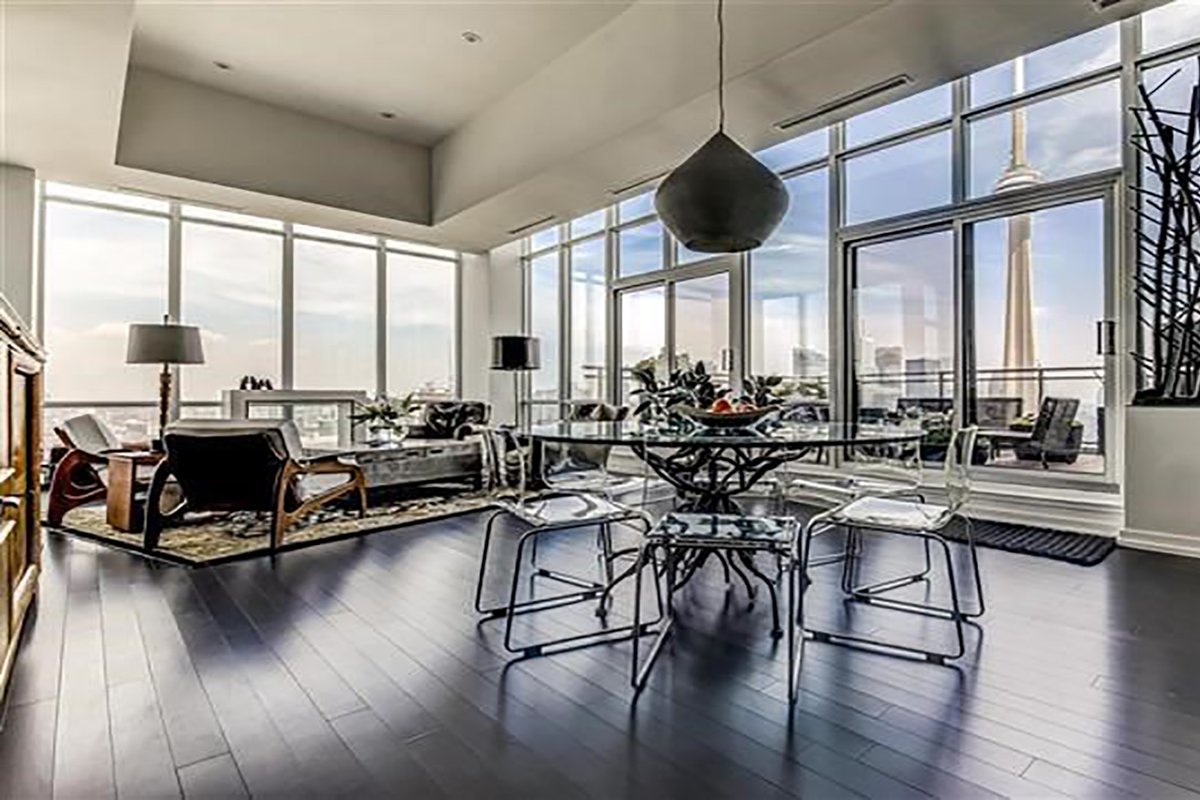 Luxury Penthouse w BREATHTAKING CN TOWER Views!