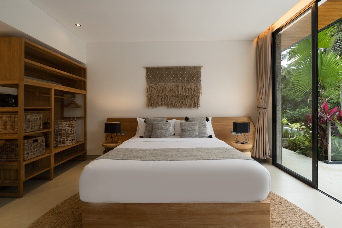 Villa Red Wine : 6 BR Retreat Nearby Ubud Central gallery image 5