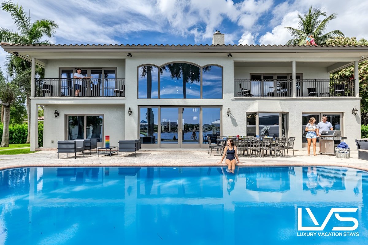 LVS Villa Key-Waterfront Estate/Pool/5 Min 2 Beach gallery image 3