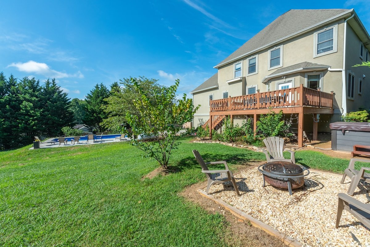 Luxurious Home in Asheville. 8mins to Downtown! gallery image 4