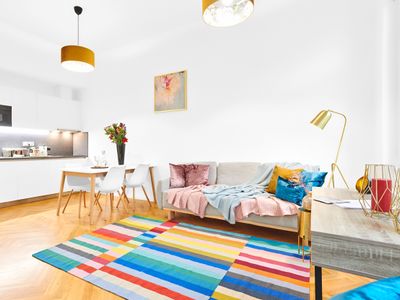 Bright Old Town 2-bedroom Apartment w/ balcony 2J