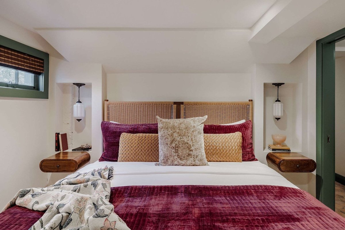 Luxe 6-bedroom Garden District Suite | Hotel Pool gallery image 3