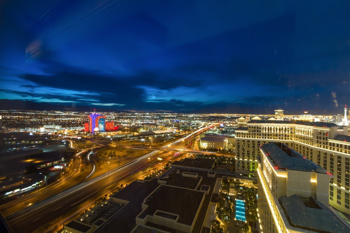 Big 2 BR Vdara Penthouse!★Bellagio Fountain Views! gallery image 5
