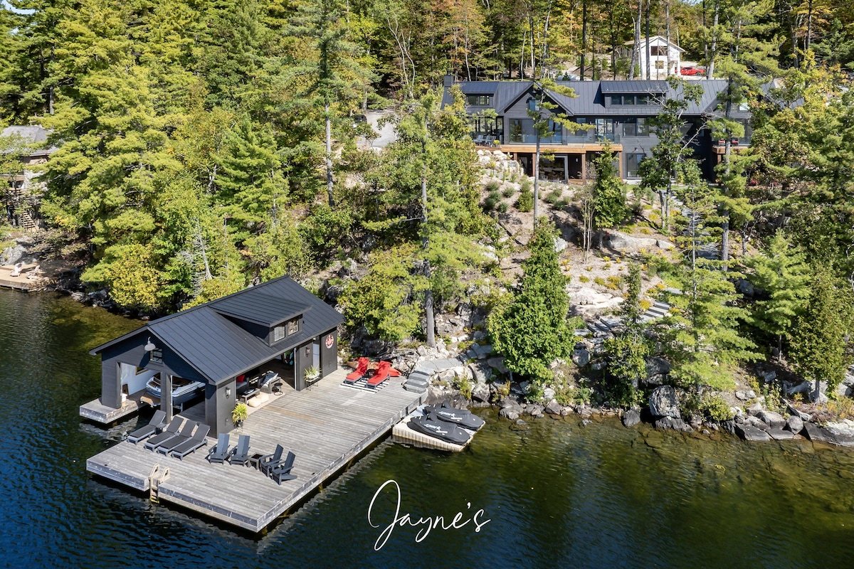 Stunning New Build! 6 bed cottage on Lake Rosseau