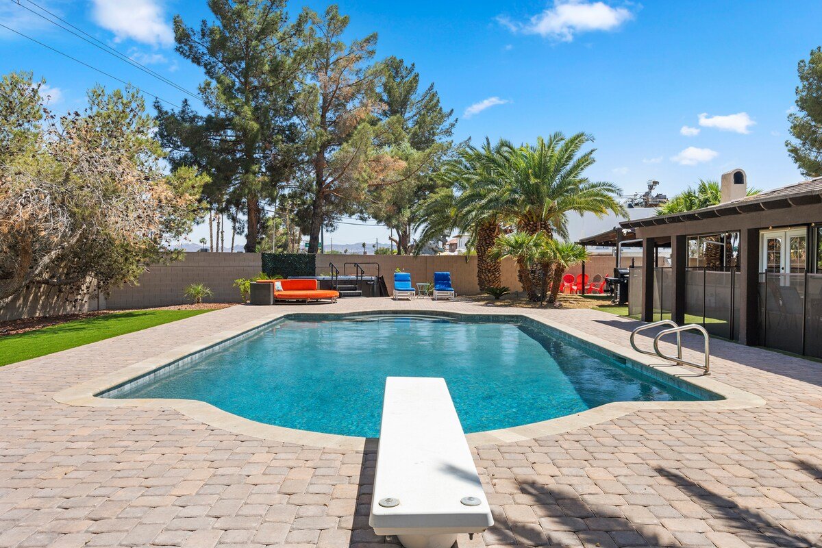 Cold Plunge~ Sauna~ Pool~ Spa~Mini Golf~ Game Room gallery image 3