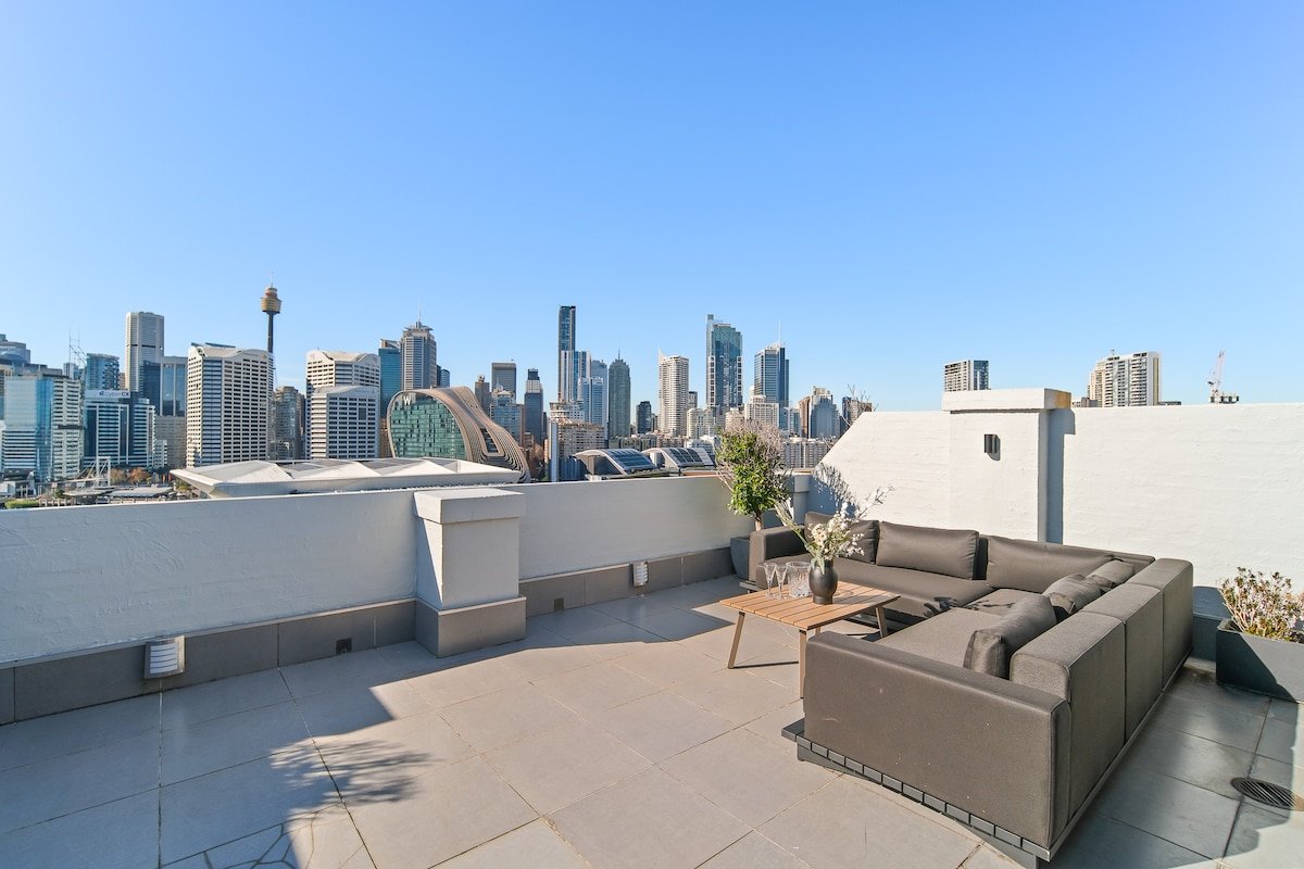 The London Royale – Penthouse + Private Terrace gallery image 2