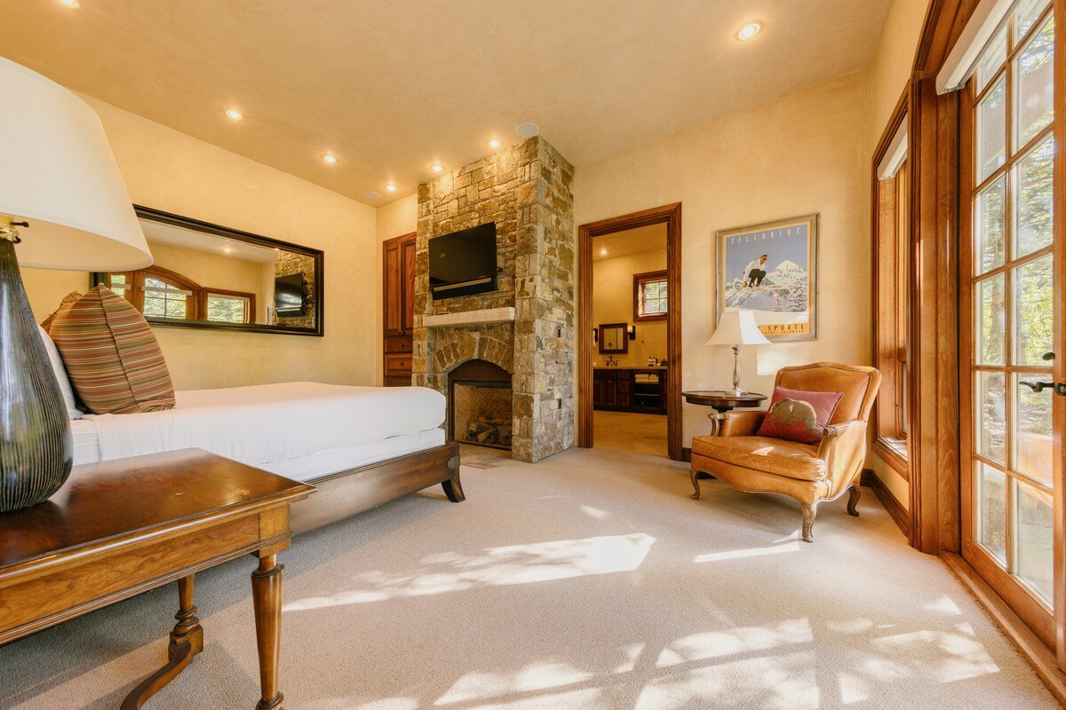 Walk to Ski, Ski Valet, Cabin | By InvitedHome gallery image 5