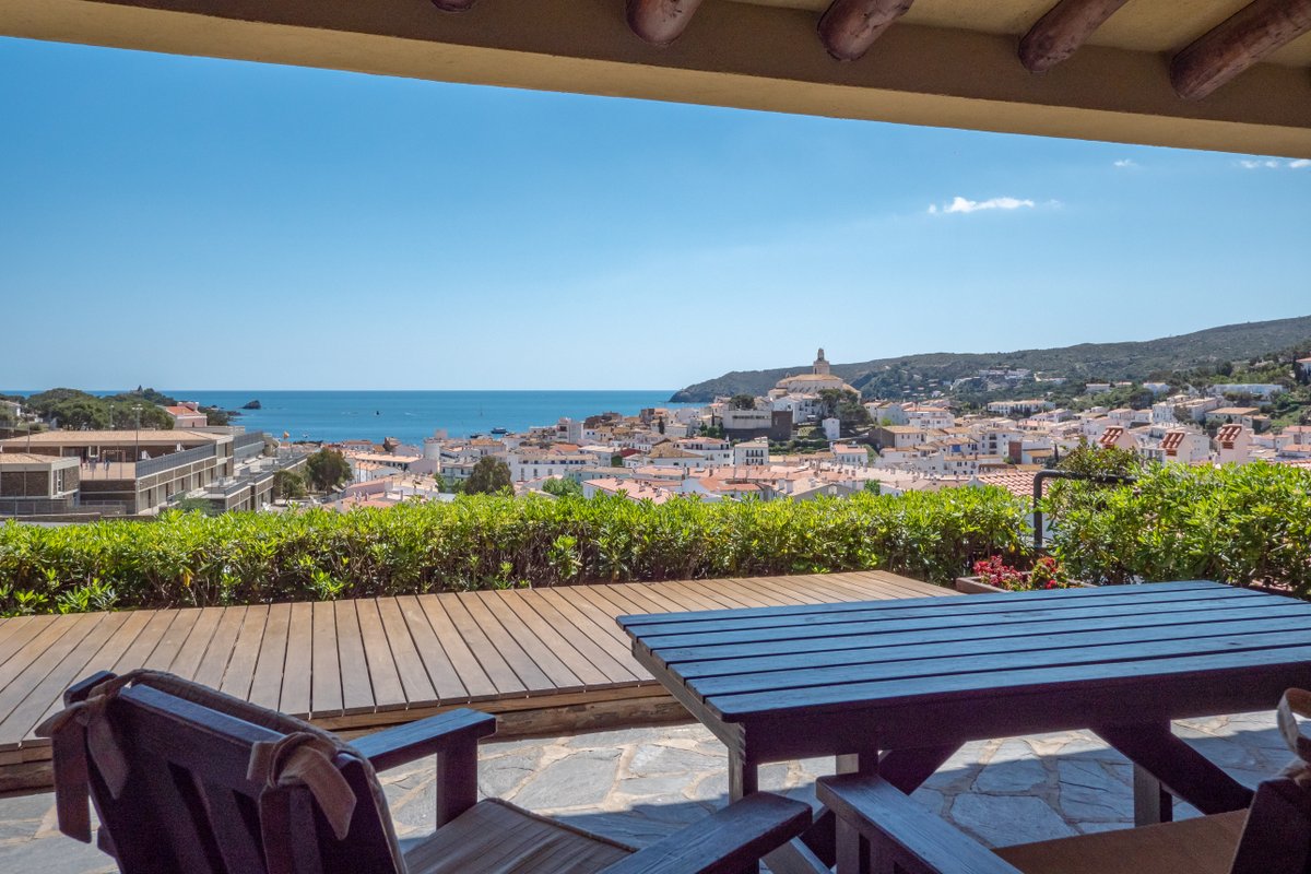 Casa con vistas al mar y estacionamiento privado