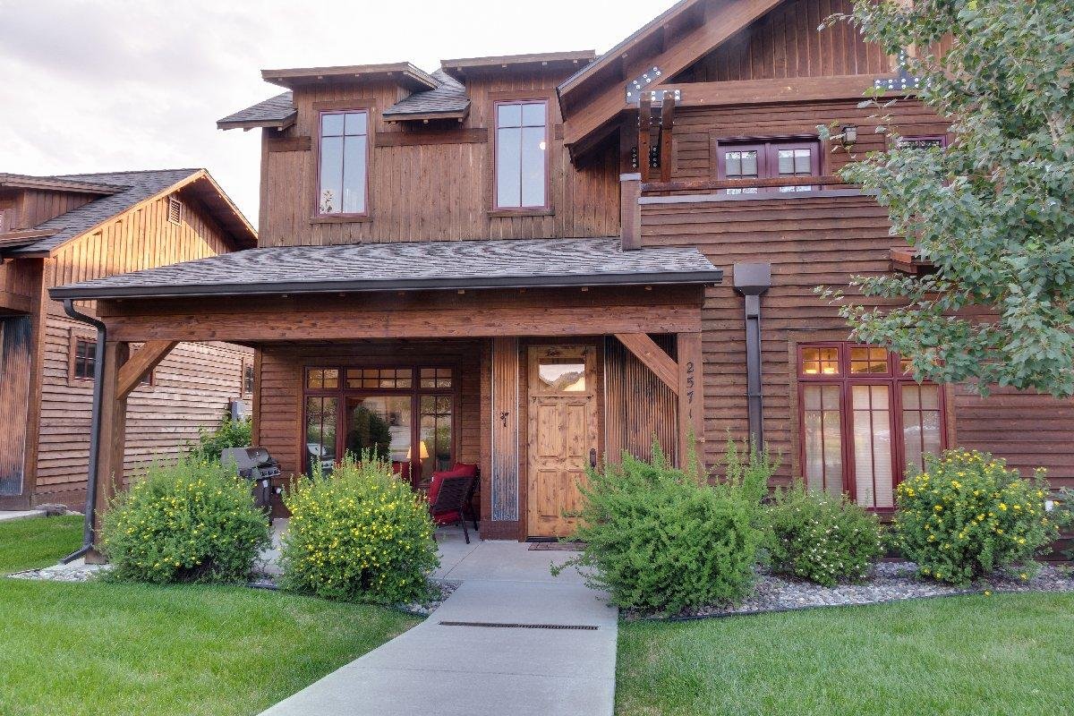 Blue Pine Cone-Modern Townhome Close to Bozeman an gallery image 4