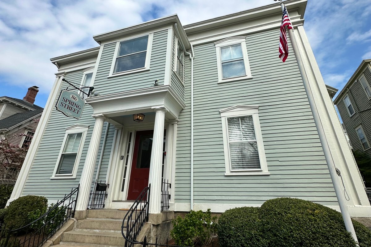 Charming Victorian Home Downtown Newport