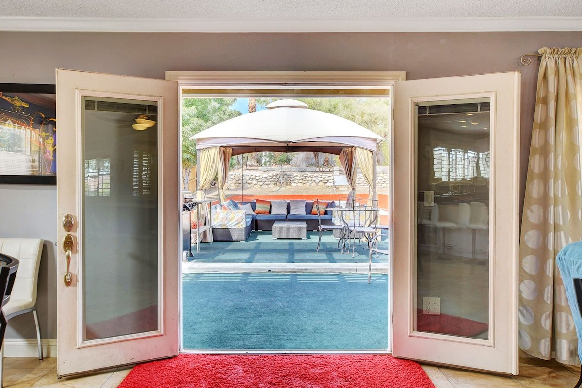 LEGAL: Sand Volleyball and Orange Turf! gallery image 4