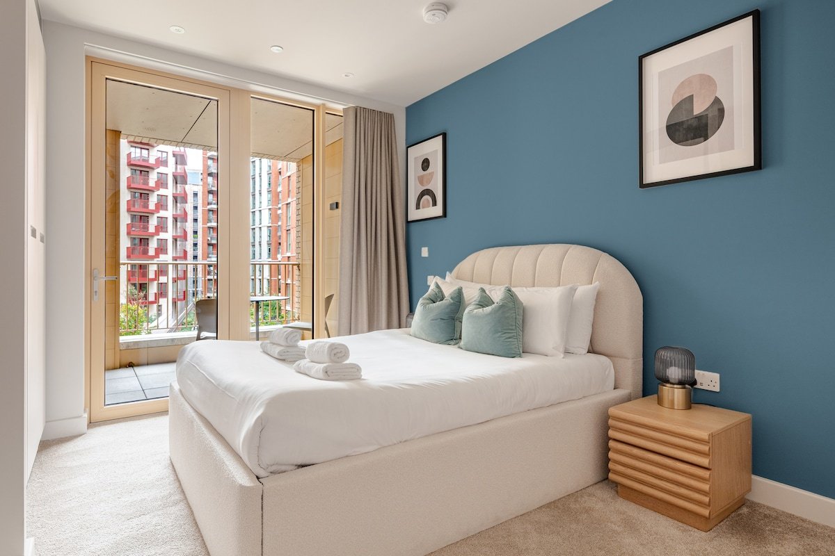 Stylish 1-Bed w/Balcony by Battersea Power Station gallery image 5