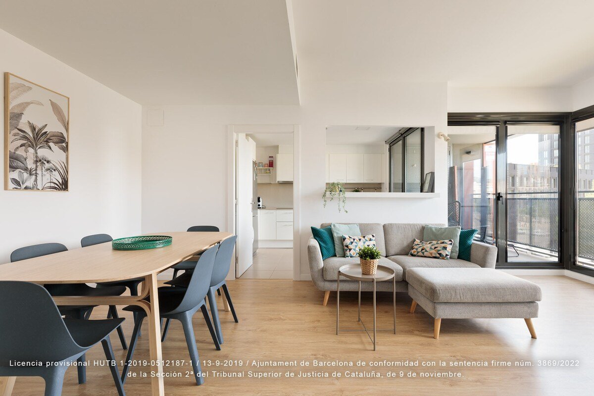 Close beach , Sagrada & city center gallery image 4